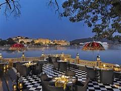 Sheesh Mahal Honeymoon Tour